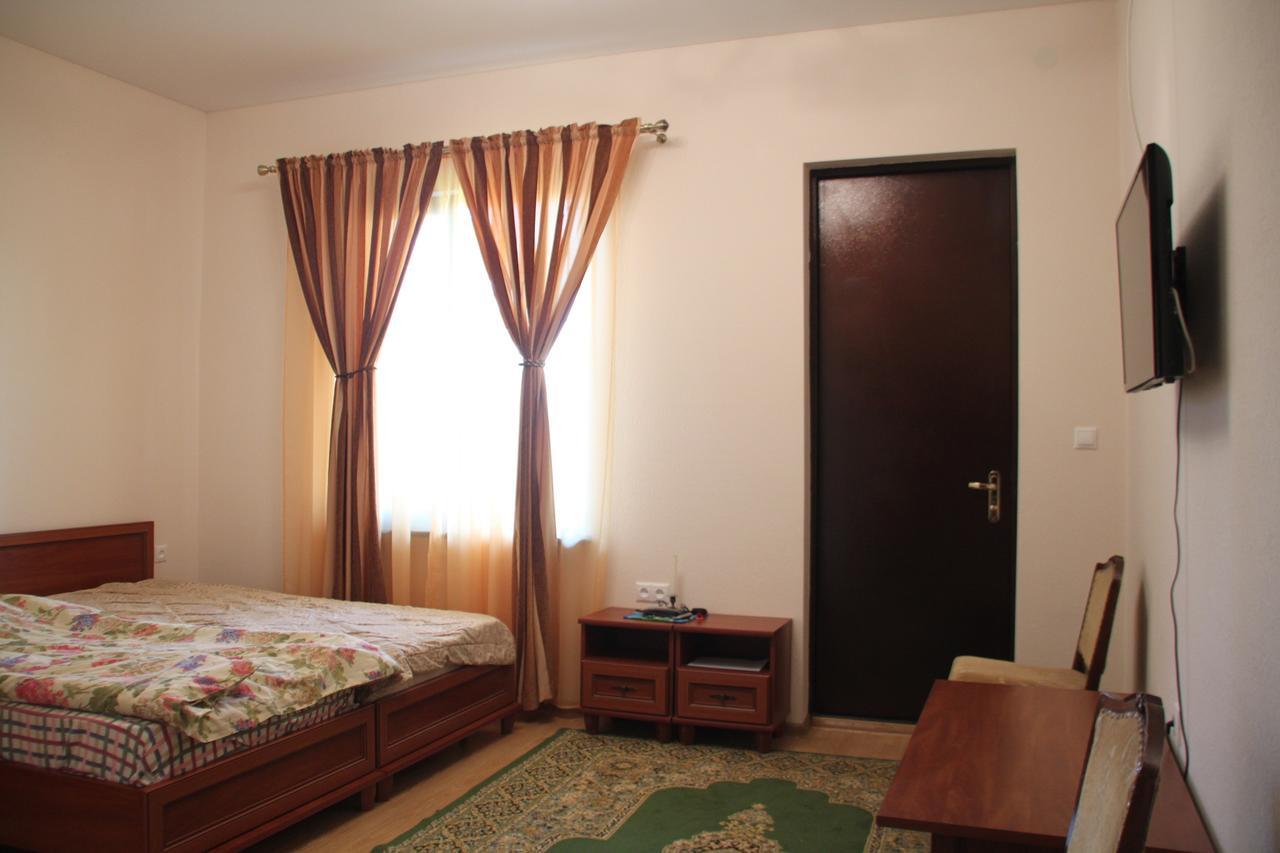 Амрапха Hotel Gudauta Ngoại thất bức ảnh